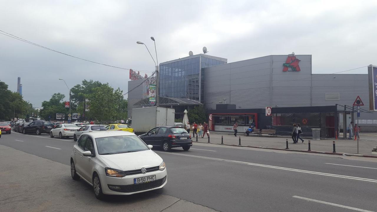 Central -Vitan -Auchan Boekarest Buitenkant foto