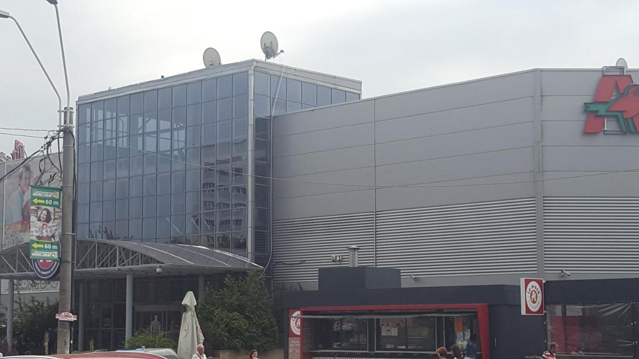 Central -Vitan -Auchan Boekarest Buitenkant foto